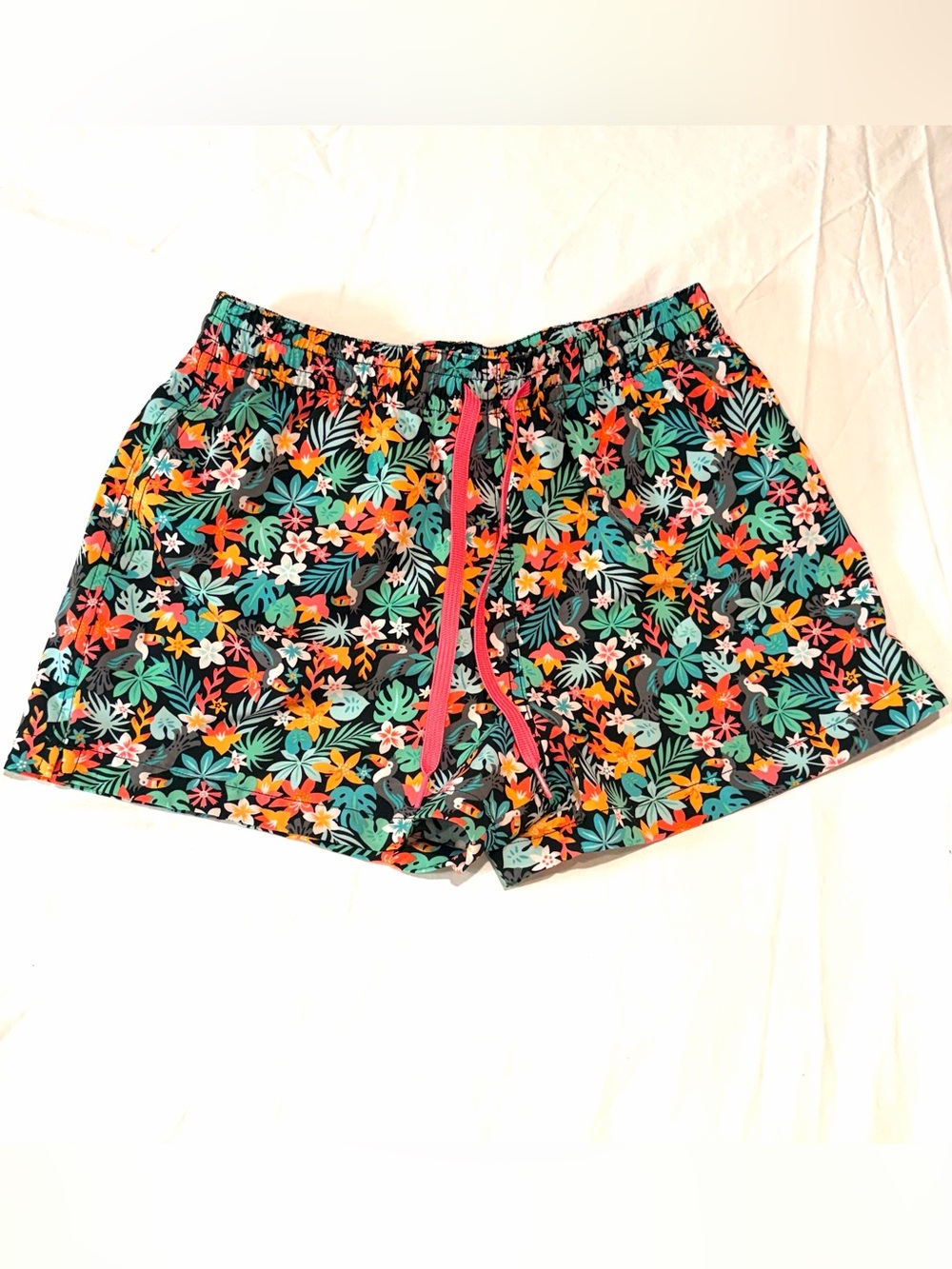 Chubbies Men’s Tropical Floral Drawstring Swim Trunks 4 inch inseam- size S